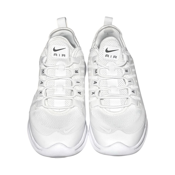 Nike Air Max Axis Sneakers - Picture 4 of 10